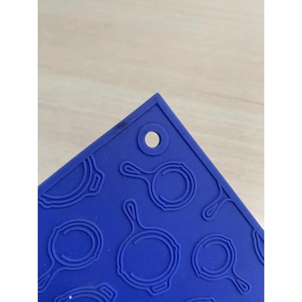 Lodge Square Silicone Skillet Trivet, Blue  7” used
